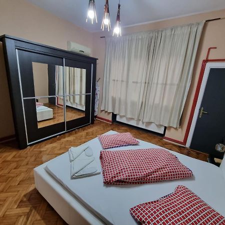 Picaso Residence Bukares Bagian luar foto