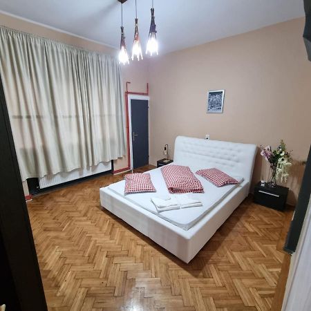 Picaso Residence Bukares Bagian luar foto