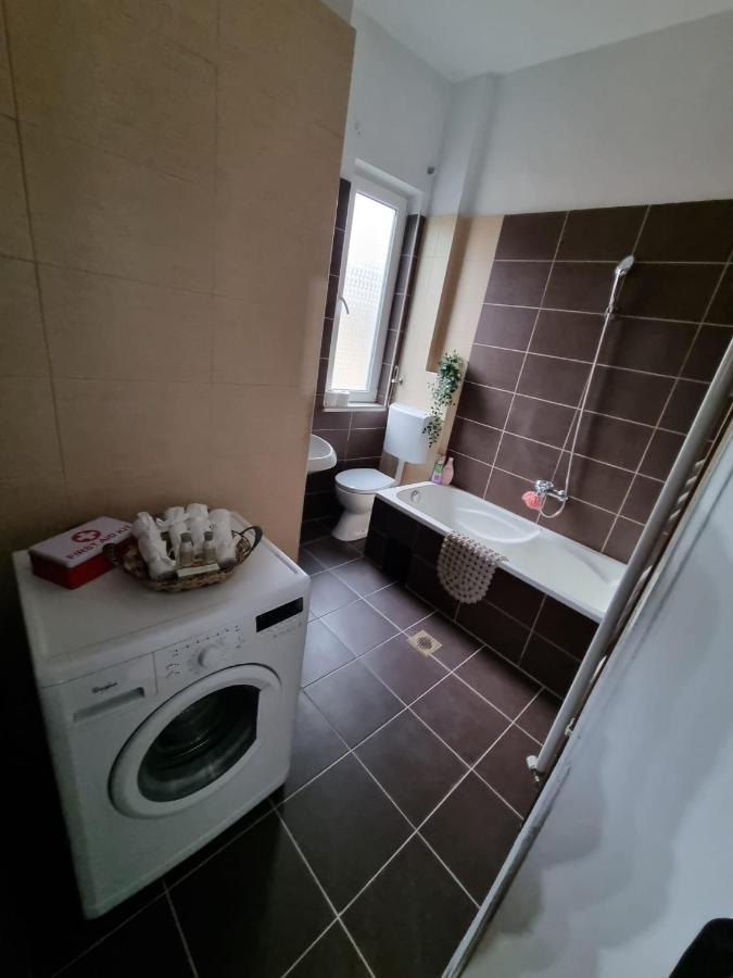Picaso Residence Bukares Bagian luar foto