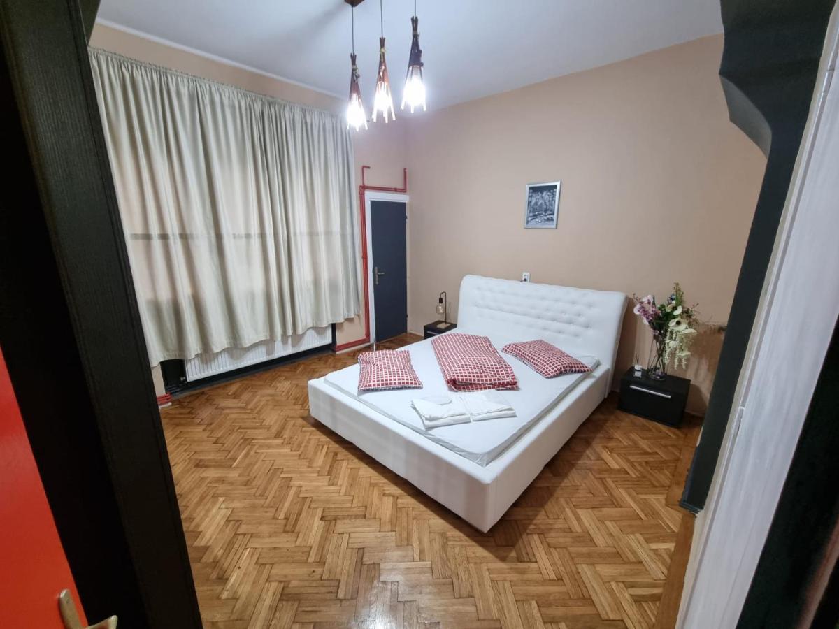 Picaso Residence Bukares Bagian luar foto