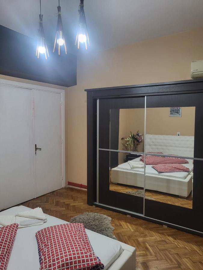 Picaso Residence Bukares Bagian luar foto