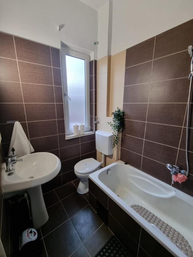 Picaso Residence Bukares Bagian luar foto